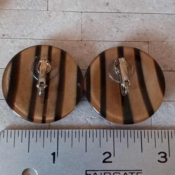 Two Pair of clip on Earrings and Stone Necklace - Picture 5 of 9